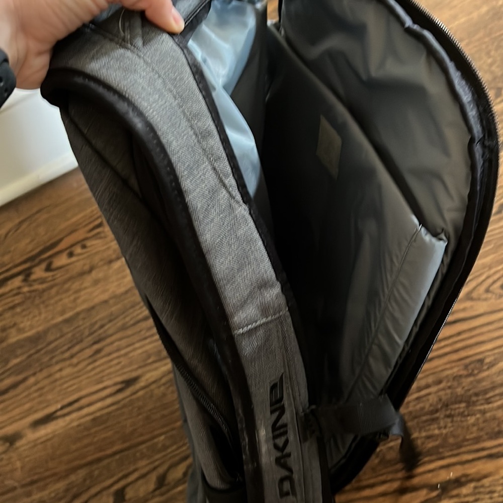 Dakine Backpack - Picture 6 of 7